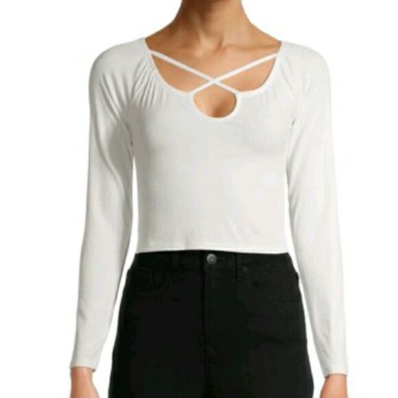 Almost Famous Juniors Crop Top - Picture 2 of 7